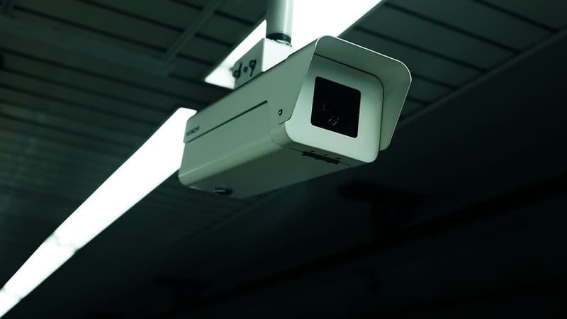 L'Union européenne envisage d'interdire la reconnaissance faciale dans les lieux publics. 