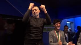 Sergio Conceiçao en train de danser après la victoire de de l'AC Milan en Supercoupe d'Italie 