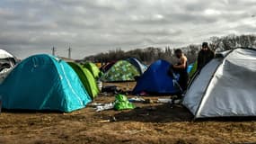 Camps de réfugiés à proximité de l'ancienne jungle de Calais (Nord), le 18 février 2019.