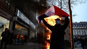 Manifestation à Paris le 23 mars contre la réforme des retraites.