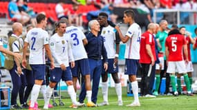 Deschamps et les Bleus lors de la pause fraîcheur contre les Hongrois