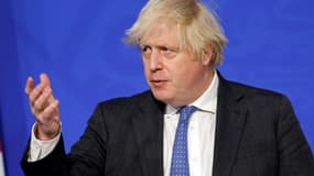 Le Pemier ministre britannique Boris Johnson s'adresse à la presse à  Downing Street, londres, le 15 décembre 2021
