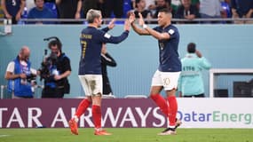 Antoine Griezmann et Kylian Mbappé avec l'équipe de France à la Coupe du monde 2022, le 26 novembre 2022