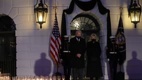 Le président américain Joe Biden et son épouse Jill Biden lors d'un hommage rendu en février aux 500.000 victimes du Covid-19 aux États-Unis.