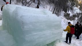 Un bloc de glace qui s'est détaché de la cascade dans l'Utah, où a perdu la vie une alpiniste le 2 avril dernier.