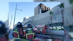 Les pompiers de Carthagène (Espagne) devant l'incendie éteint de l'hôpital Santa Lucía, le mercredi 26 novembre 2025.