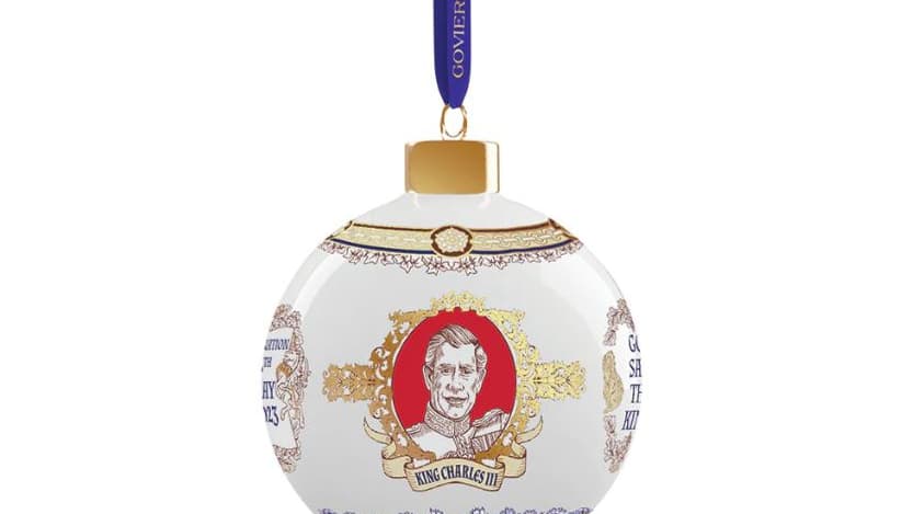 Une boule de Noël Charles III