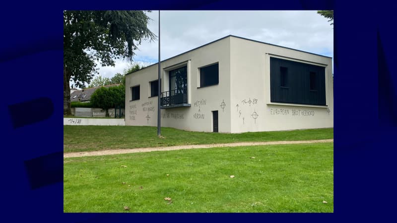 Des inscriptions d'extrême droite ont été découvertes sur la mairie et un centre médical de Guerléda, une commune des Côtes d'Armor, le 12 août 2023.