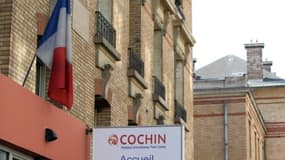 Une vue extérieure de l'hôpital Cochin, dans lequel le test ADN est proposé gratuitement, tout comme à la maternité Louis-Mourier à Colombes près de Paris