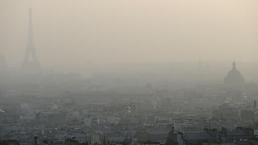 Paris enveloppé d'un voile de pollution lors du pic enregistré le 11 mars dernier.