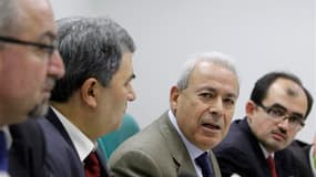 Une délégation du Conseil national syrien, qui réunit l'opposition au régime, autour de leur leader Burhan Ghalioun (2e à droite), en visite à Moscou. La Ligue arabe a commencé à se projeter dans l'après-Bachar al Assad en demandant mardi au CNS de prépar