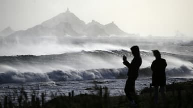 De fortes rafales de vent toucheront une grande partie du pays dimanche, avec un pic à 100 km/h sur le côte aquitaine. 