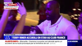 JO 2024: Teddy Riner acclamé par la foule au Club France