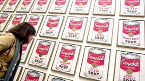 "Campbell's Soup Cans" d'Andy Warhol exposé aux Tate Modern à Londres,le 5 février 2002.