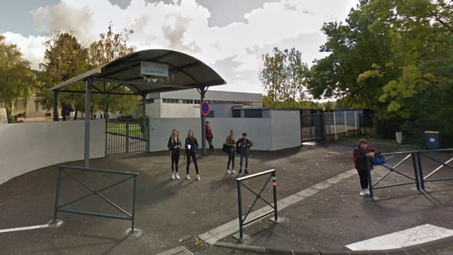 Il débarque en cours d'histoire avec un obus, le collège évacué