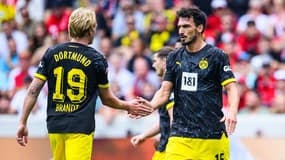 Julian Brandt et Mats Hummels lors de Fribourg-Dortmund, le 16 septembre 2023.