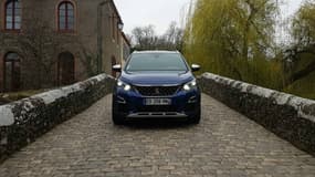 Avec son look moderne, ses nombreux équipements et le moteur HDi de 180 ch sous le capot, ce Peugeot 3008 GT présente des arguments séduisants. 