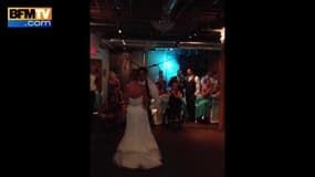 Un paraplégique se lève et danse pour son mariage 