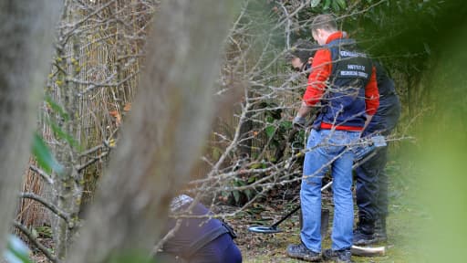 Des gendarmes scientifiques sur les lieux du crime, mardi 18 février 2014.