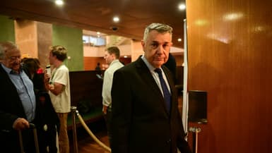 L'ancien premier adjoint à la mairie de Saint-Etienne, Gilles Artigues, arrive au tribunal de Lyon le 22 septembre 2025