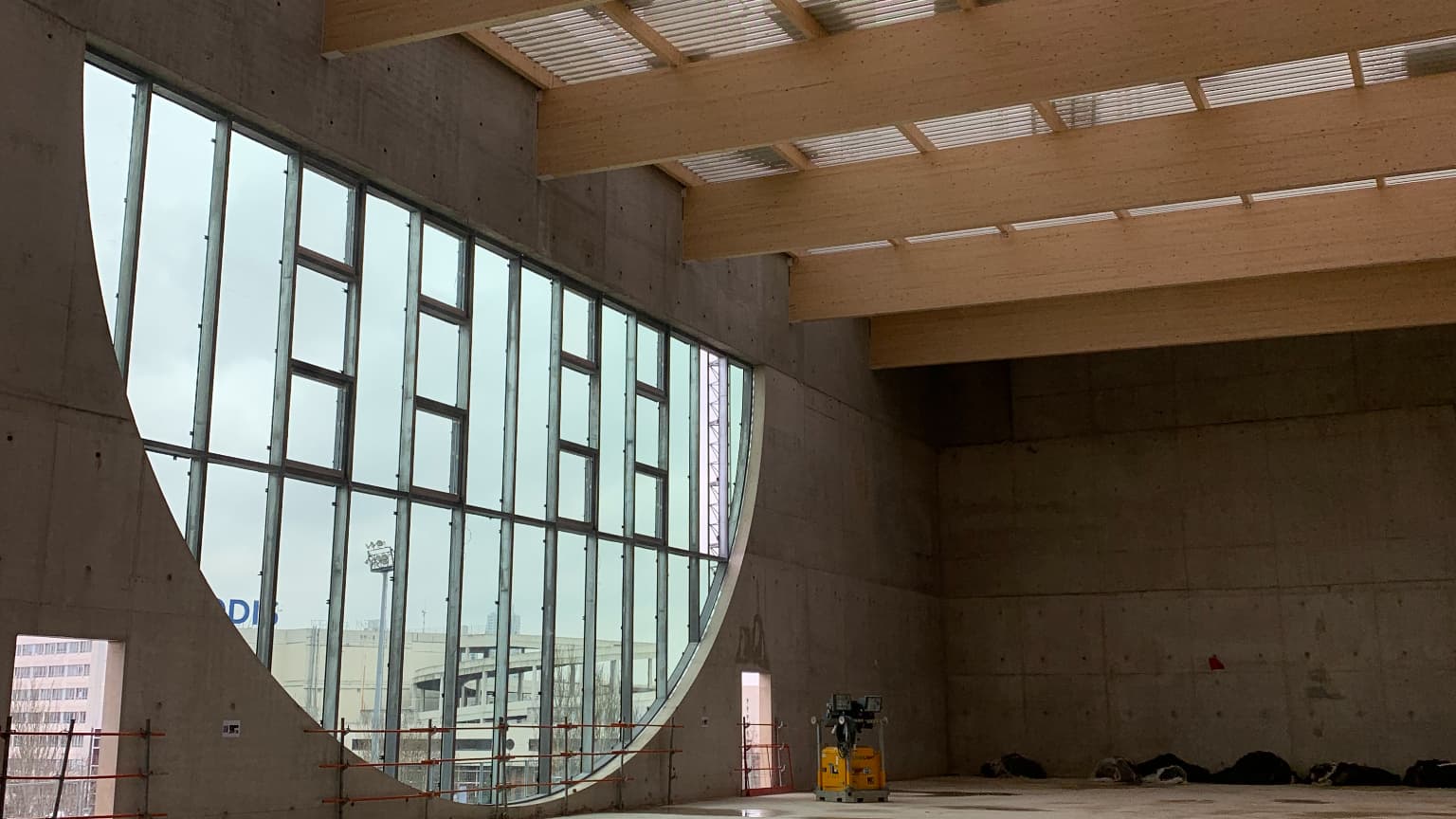 L'intérieur du gymnase supérieur, qui accueillera après les JO des élèves des écoles et collèges environnants. L'intérieur du gymnase supérieur, qui accueillera après les JO des élèves des écoles et collèges environnants.
