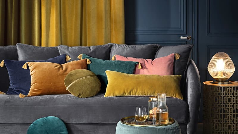 Jaune, bleu nuit, or : un trio gagnant pour égayer votre intérieur