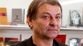 Un livre d'enquête apporte de nouveaux éléments sur les soutiens dont aurait bénéficié Cesare Battisti. L'ex-activiste d'extrême gauche des "années de plomb", recherché pour assassinats par l'Italie et longtemps réfugié à Paris, aurait notamment été soute