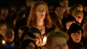 Une foule se rassemble le 13 juin à Wellington, en Nouvelle-Zélande, en signe de soutien après le massacre d'Orlando. 