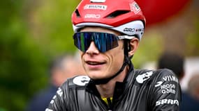 Jonas Vingegaard avant le départ de la 3e étape du Tour de France à Valenciennes, le 7 juillet 2025