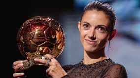 Aitana Bonmati en recevant son Ballon d'or, le 30 octobre 2023 à Paris