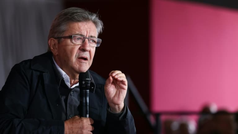 Jean-Luc Mélenchon lors de son discours à la fête de l'Humanité à La Base 217 à Bretigny-sur-Orge dans l'Essonne le 10 septembre 2022