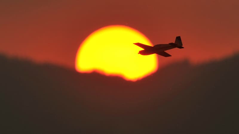 Un avion Extra 300, le même modèle qui s'est posé en urgence ce dimanche matin 