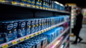 Des préservatifs sont exposés dans la plus grande pharmacie française à Paris, le 8 septembre 2020.