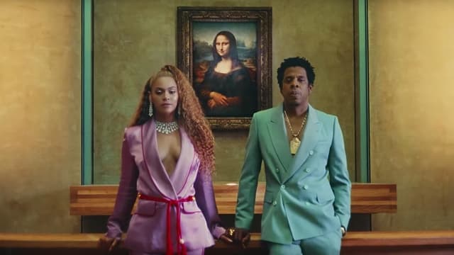 Beyoncé et son mari Jay-Z dans leur dernier clip, "Apes**t - The Carters", tourné au Louvre, avec la Joconde en guest star.
