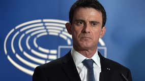 Manuel Valls a été publiquement désavoué par deux de ses ministres sur la question du port du voile à l'université.