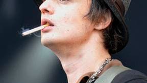 Le chanteur britannique Pete Doherty a été inculpé mardi de possession de cocaïne dans le cadre d'une enquête sur la mort de la réalisatrice d'un documentaire à son sujet, apparemment victime d'une overdose. /Photo d'archives/REUTERS/Jessica Gow/Scanpix