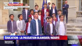 Passation de pouvoir au Ministère de l'Éducation nationale: des choristes reprennent un tube d'Abba pour le départ de Jean-Michel Blanquer