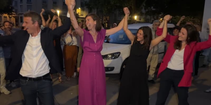 Les quatre nouveaux députés de la gauche à Lyon fêtent leur victoire le dimanche 7 juillet 2024.