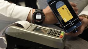 L'enquête doit déterminer si plusieurs instituts financiers suisses se sont entendus pour ne pas soutenir les solutions de paiement mobile d'offreurs étrangers comme Apple Pay et Samsung Pay.