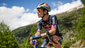 Primoz Roglic avec le nouveau maillot Red Bull Bora-hansgrohe