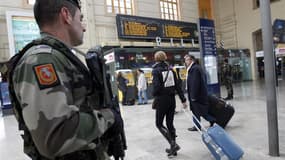 Gare Saint-Charles, à Marseille. Manuel Valls entend accentuer les contrôles à l'entrée et autour des bâtiments accueillant du public, ainsi que dans les gares et aéroports.