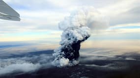 Le panache de cendres et de vapeur s'échappant du volcan Grímsvötn en mai 2011.