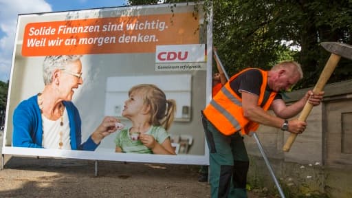 Les premières affiches de campagne de la CDU sont installées en Allemagne.
