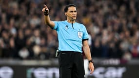 L'arbitre néerlandais Serdar Gözübüyük, en avril 2022.