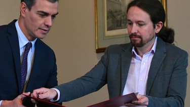 Pablo Iglesias et Pedro Sanchez.