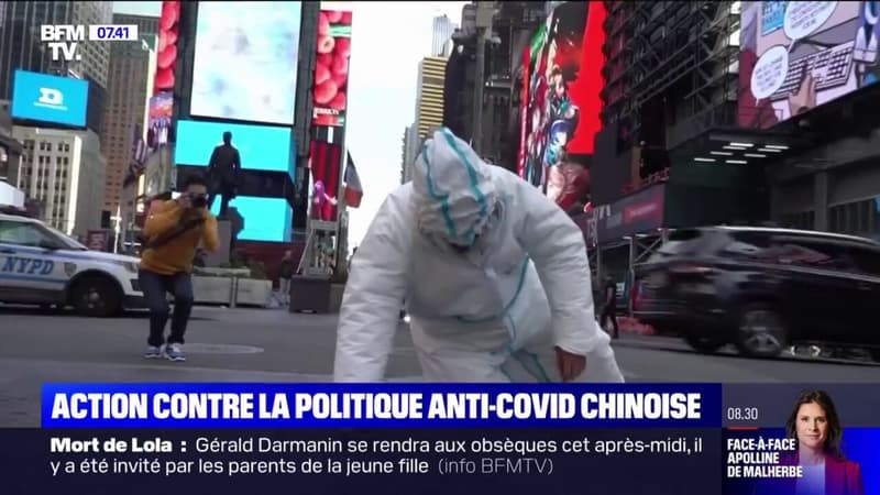 Un artiste chinois enfile 27 combinaisons contre le Covid en plein Times Square