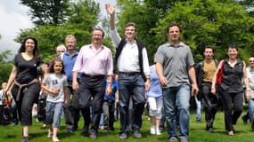 Arnaud Montebourg au mont Beuvray, en compagnie du député Christian Paul (à sa droite) en 2012