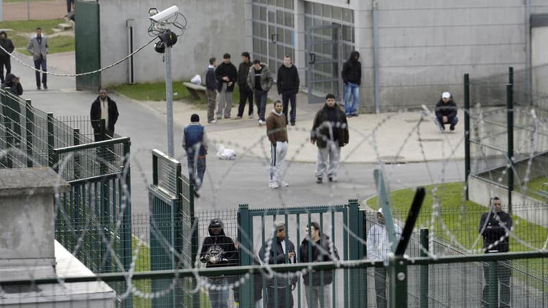 Centre de rétention de Mesnil-Amelot, près de Roissy