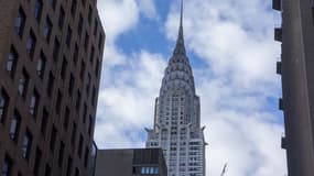 Le Chrysler Building à New York est situé au coin de la 42ème rue et de Lexington Avenue