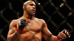 Ciryl Gane dans l'octogone de l'UFC en décembre 20219